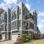 Madmen Loft With Uptown Rooftop Views