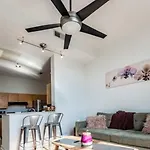 Skyline Vista Penthouse In The Queen Charlotte