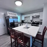 Charming 3 Bdrm In Charlotte - 1 Mile To Uptown