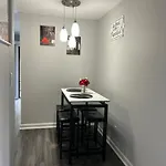 Cozy Home, 10 Minutes Away From Downtown Villa *