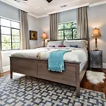 Beautifully Furnished Modern 2br With Balcony