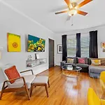 Bright And Restful 2br Near Uptown With Balcony
