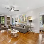 2 Bedroom In Myers Park With Comfortable Screened Porch