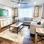 Family Cabin With Outdoor Living Areas And Foosball Table In Nc