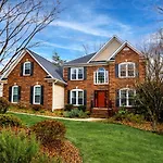 Disconnect At This Cottage With Great Surroundings In Charlotte, North Carolina