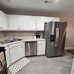 Beautiful 2 King Bedrooms With Garage