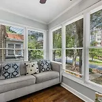 Contemporary Gem In The Heart Of Myers Park Holiday home *