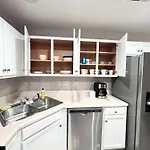 Beautiful 2 King Bedrooms With Garage