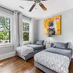 Holiday home Contemporary Gem In The Heart Of Myers Park Charlotte