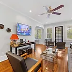 Stylish Myers Park 2 Bedroom With Screened Porch * Charlotte