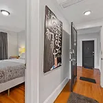 Vibrant And Cozy 2br Near Uptown With Balcony *
