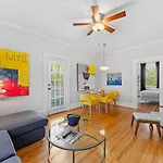 Holiday home Bright And Restful 2br Near Uptown With Balcony *