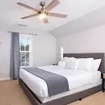 Holiday home Disconnect At With Great Surroundings In Charlotte, North Carolina *