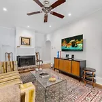 Contemporary Gem In The Heart Of Myers Park Holiday home *