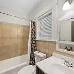 Holiday home Vibrant And Cozy 2br Near Uptown With Balcony *