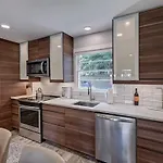 Spacious Conveniently Located 1br In Myers Park *