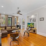 Holiday home Contemporary 2br In Myers Park With Screened Porch *