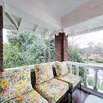 Elegant 1br In Elizabeth With Covered Porch *
