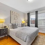 Bright And Restful 2Br Near Uptown With Balcony