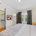 Holiday home Vibrant And Cozy 2br Near Uptown With Balcony Charlotte
