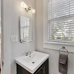 Stylish Myers Park 2 Bedroom With Screened Porch Charlotte