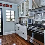 Beautifully Furnished Modern 2br With Balcony Holiday home *