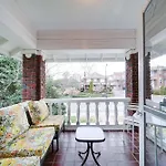 Holiday home Elegant 1br In Elizabeth With Covered Porch