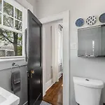 Contemporary Gem In The Heart Of Myers Park Holiday home