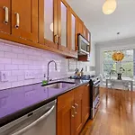 Stylish Myers Park 2 Bedroom With Screened Porch