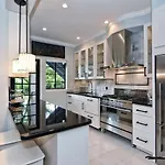 Beautifully Furnished Modern 2Br With Balcony