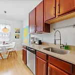Chic 1 Bedroom Units Near Dilworth Holiday home