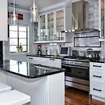 Beautifully Furnished Modern 2br With Balcony Holiday home Charlotte