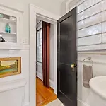 Contemporary 2br In Myers Park With Screened Porch *