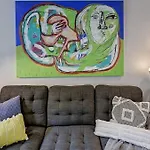 Spacious Conveniently Located 1br In Myers Park