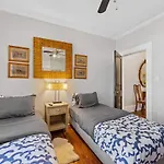 Stylish Myers Park 2 Bedroom With Screened Porch