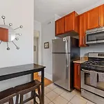 Bright And Restful 2br Near Uptown With Balcony Holiday home Charlotte