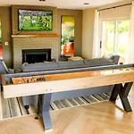 Cozy With Swimming Pool In Charlotte, North Carolina Holiday home Charlotte