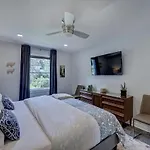Spacious Conveniently Located 1br In Myers Park