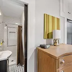 Stylish Myers Park 2 Bedroom With Screened Porch Holiday home