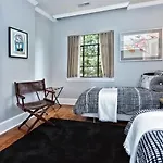 Beautifully Furnished Modern 2br With Balcony * Charlotte