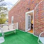 Holiday home Bright And Restful 2br Near Uptown With Balcony Charlotte