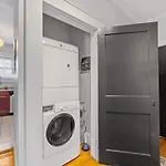 Holiday home Bright And Restful 2br Near Uptown With Balcony *