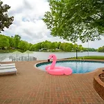 Holiday home Cozy With Swimming Pool In Charlotte, North Carolina Charlotte