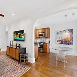 Contemporary Gem In The Heart Of Myers Park Holiday home *