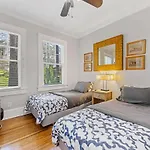 Holiday home Stylish Myers Park 2 Bedroom With Screened Porch