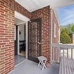 Bright And Restful 2br Near Uptown With Balcony Holiday home