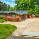 Cozy With Swimming Pool In Charlotte, North Carolina