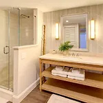 Cozy With Swimming Pool In Charlotte, North Carolina