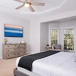 Disconnect At With Great Surroundings In Charlotte, North Carolina Holiday home *