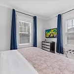 Chic 1 Bedroom Units Near Dilworth Holiday home